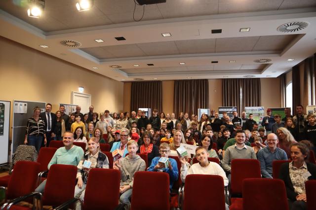 Foto Auszeichnungsfeier Stufe 1 im Landesprogramm Schule der Zukunft im RB Detmold Bildautorin S. Haferbeck vom 25.09.24